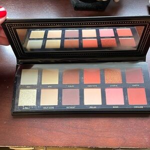 Ace Beaute Eyeshadow Palette